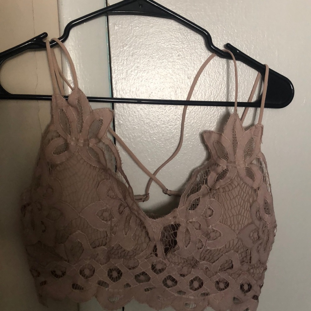 Dark pink lace bra, dupe for free people..........